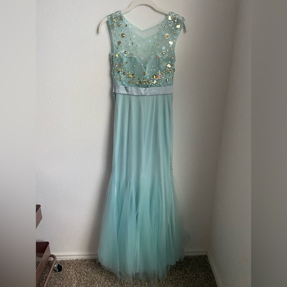 Sky Blue Mermaid Style Evening Gown, Prom Dress, Pageant Gown - Picture 5 of 10